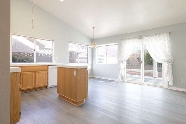 Building Photo - West Lancaster4 bedroom + bonus room