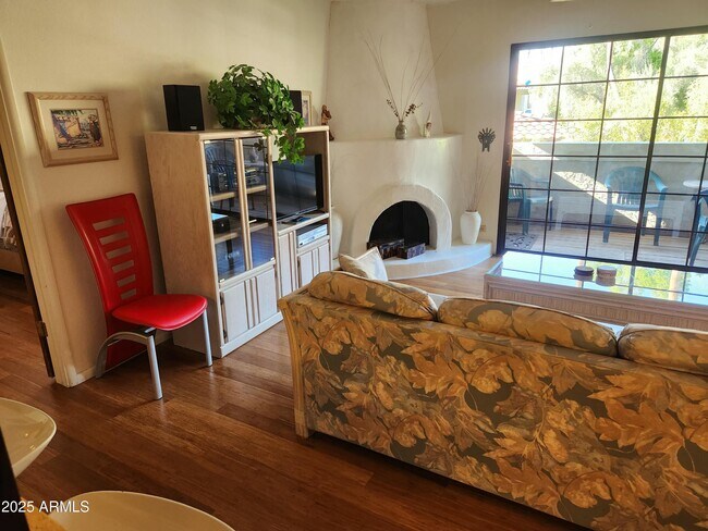 Building Photo - 7557 N Dreamy Draw Dr