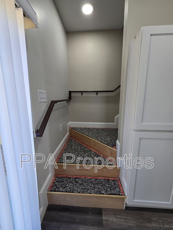 Building Photo - 402 Giles St