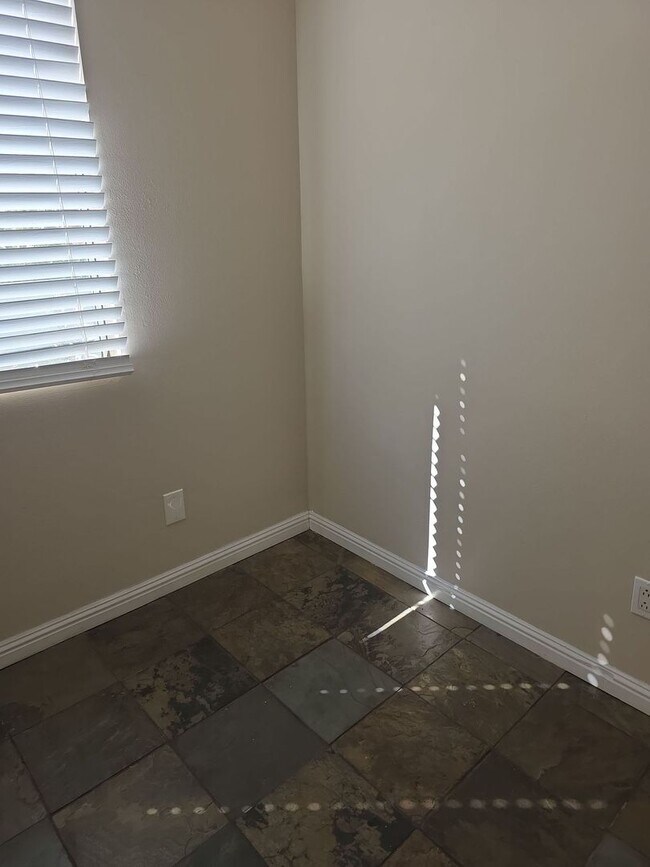 Building Photo - *Move-In Special* Spacious 2 Bed / 2 Bath Condo in San Bernardino – Upgraded & Move-In Ready!