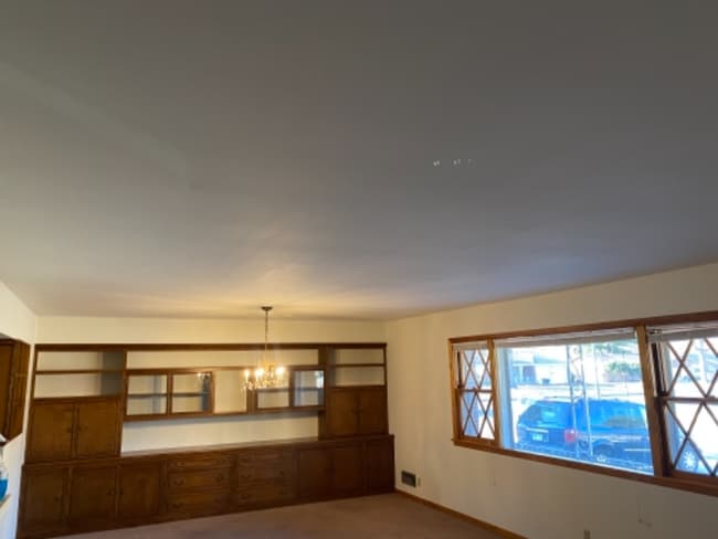 Building Photo - 3241 W 15th St N