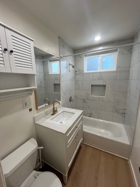 Building Photo - 2939 S Bronson Ave