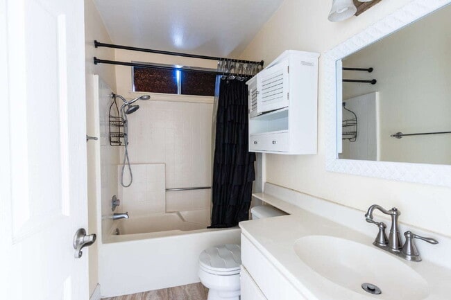 Building Photo - Spacious 2 Bedroom, 2 Bath – End Unit with...