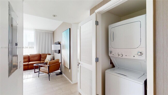 Building Photo - 4010 S Ocean Dr