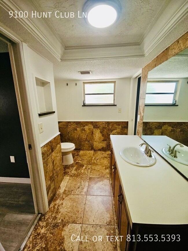 Building Photo - 9100 Hunt Club Ln