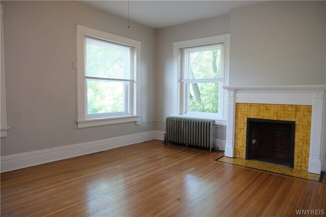 Building Photo - 88 W Utica St