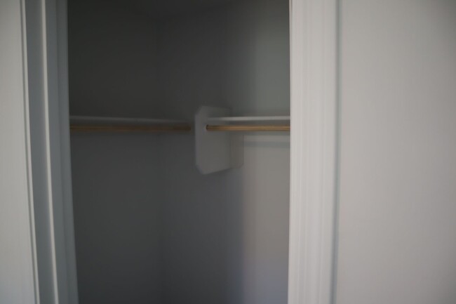 Building Photo - Great Home Great price!