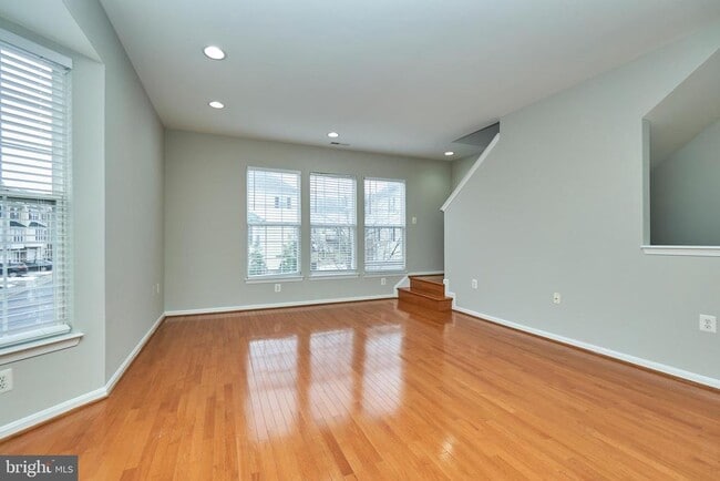 Building Photo - 22960 Fontwell Square
