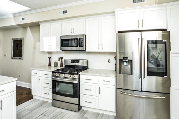 Building Photo - 30 Larchmont St