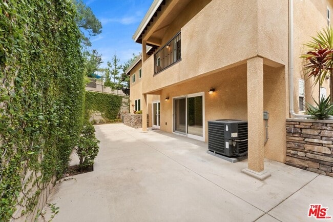 Building Photo - 1630 Bridgeport Dr