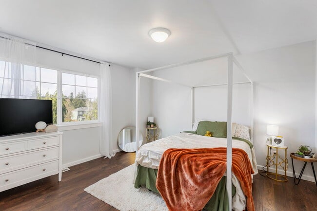 Building Photo - 6398 Juanita Cir NE