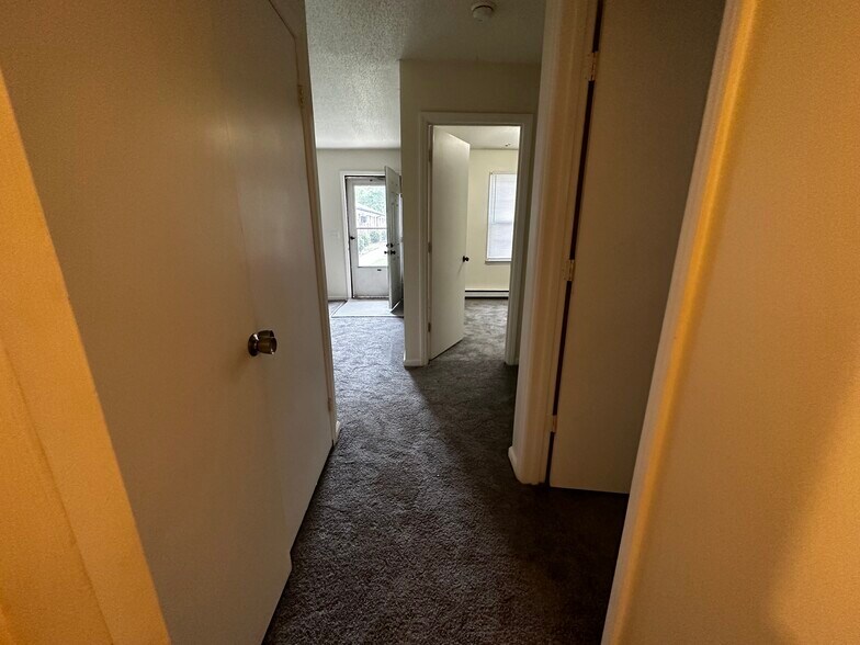 Building Photo - 112 Robbins Ave