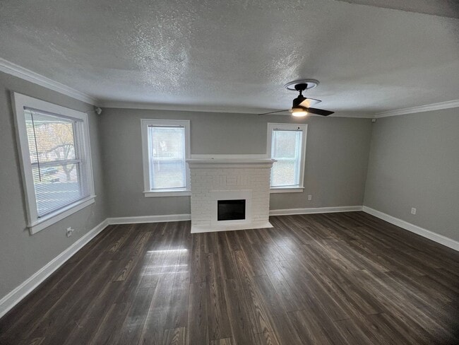 Building Photo - Modern Comfort Meets Convenience in This 4-Bed KC Home!