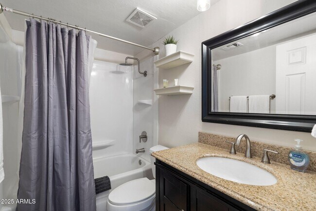 Building Photo - 7608 E Catalina Dr