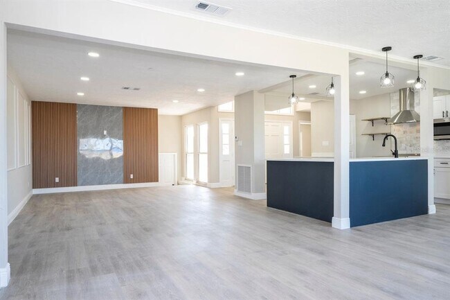 Building Photo - 809 59th Ave