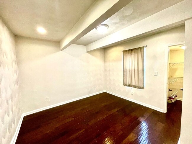Building Photo - 2530 Keller Ave