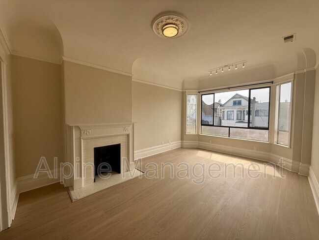 Building Photo - 272 4th Ave