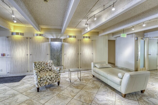 Building Photo - Luxurious 2 Bed, 2 Bath Condo with Stunning Views in Governor's Park!