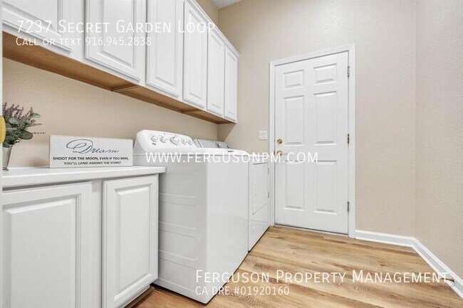 Building Photo - 7237 Secret Garden Loop