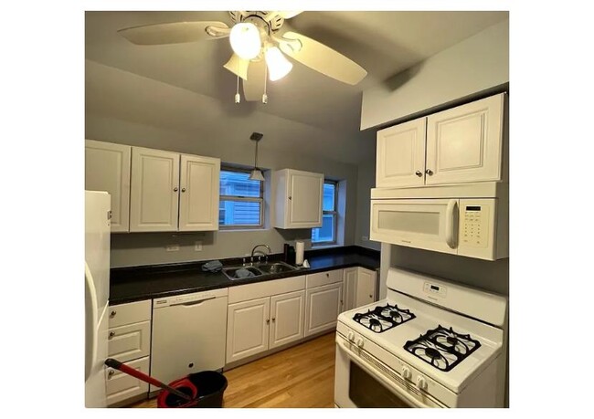 Building Photo - 5335 N Magnet Ave