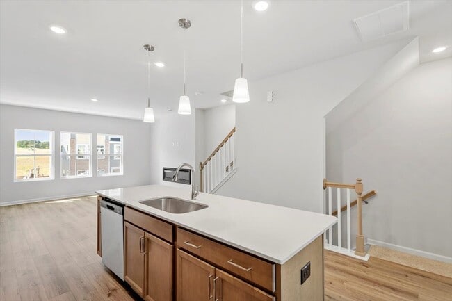 Building Photo - 372 Chesapeake Cmns St