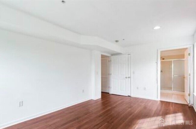 Building Photo - 106 Chariot Ct
