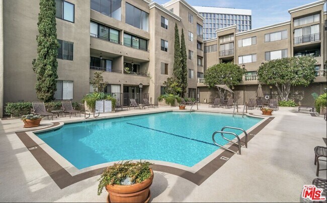 Building Photo - 8455 Fountain Ave
