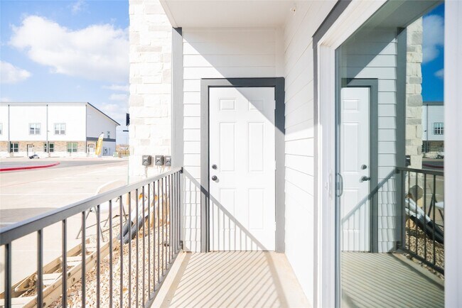 Building Photo - 2101 Reinke Rd