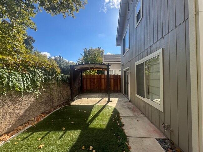 Building Photo - Beautiful 3-Bedroom Home in Gated Woodbrid...