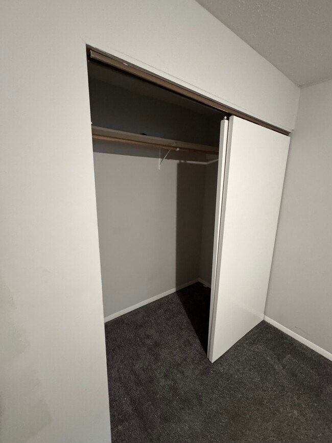 Building Photo - 514 S Pine St