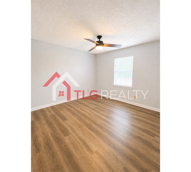 Building Photo - 3821 Rosedown Dr