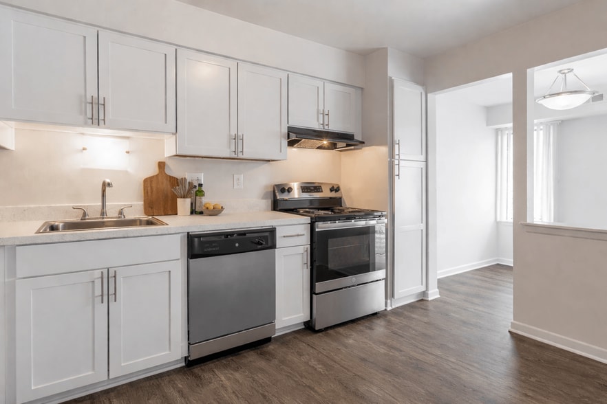 Building Photo - Pine Ridge Apartments - Southfield, MI