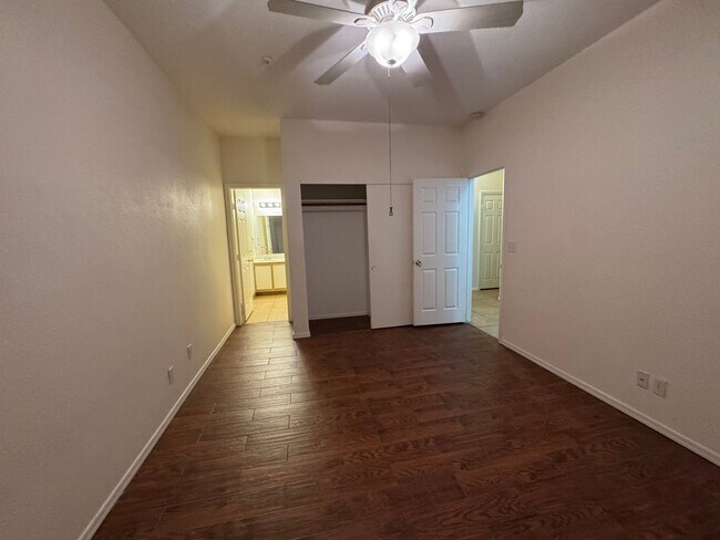 Building Photo - 2834