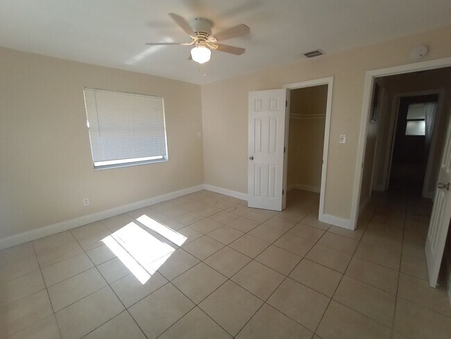 Building Photo - 2/1 Apartment for rent. Delray Beach
