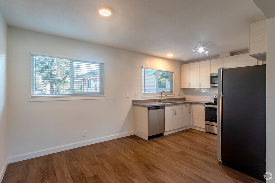 3BR, 1BA - Kitchen - The Laura Apartments