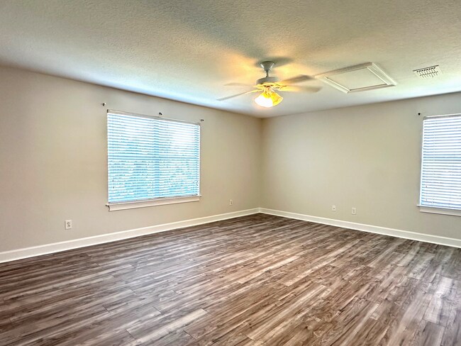 Building Photo - 95013 Poplar Way