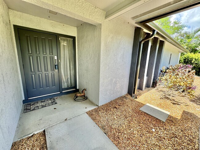 Building Photo - 5580 Cynthia Ln
