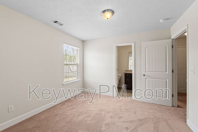 Building Photo - 801 Trailside Ct