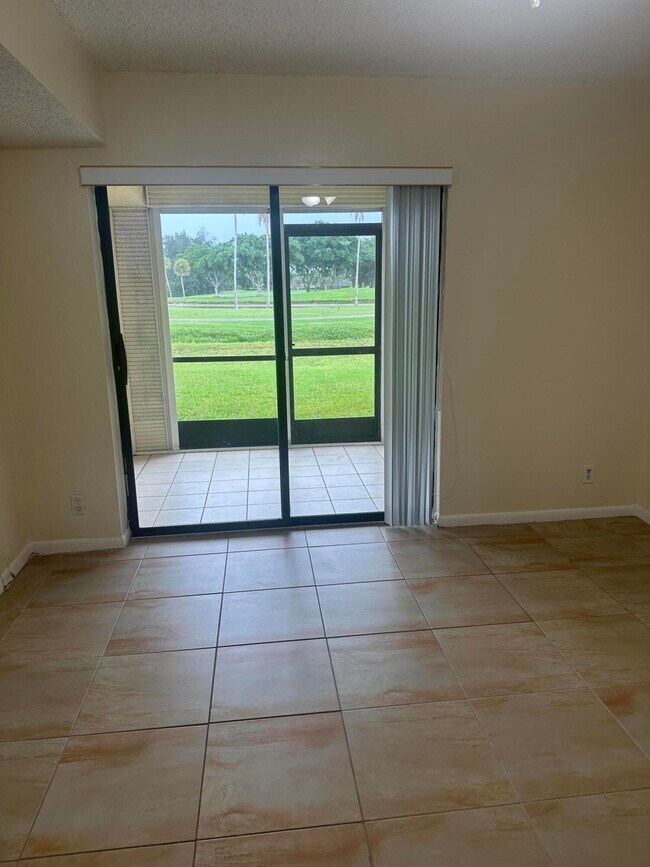 Building Photo - 4692 Lucerne Lakes Blvd