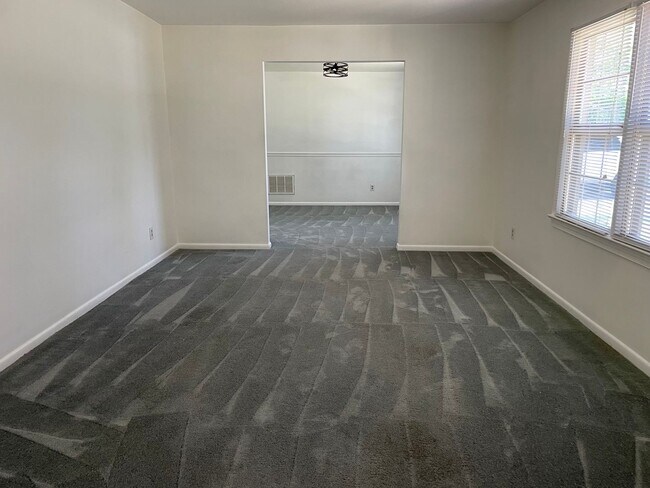 Building Photo - Wolfsnare Acres