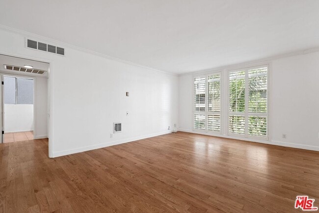 Building Photo - 7270 Hillside Ave