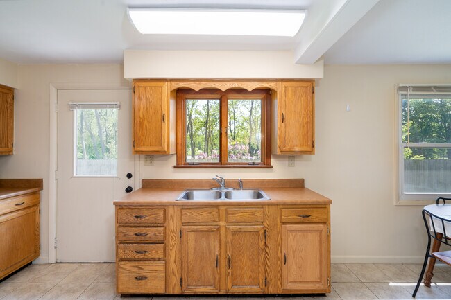 Building Photo - 2 Rorbach Ln