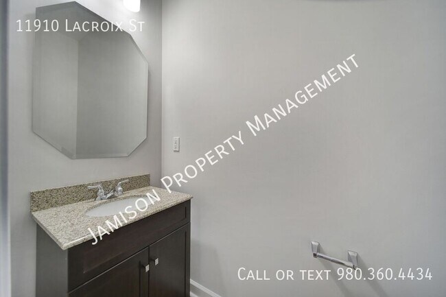 Building Photo - 11910 Lacroix St
