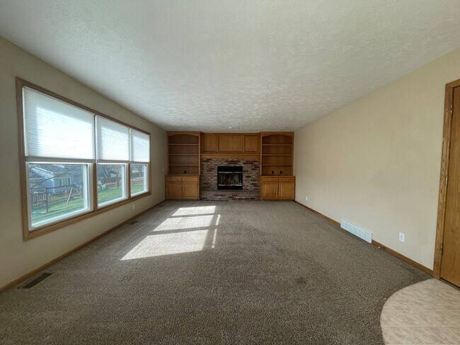 Building Photo - Bellevue Home for Rent