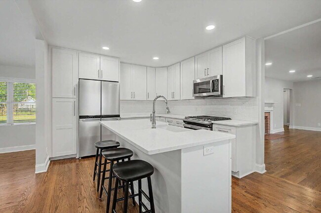 Building Photo - Charming 3-Bed/2.5-Bath Ranch in Durham