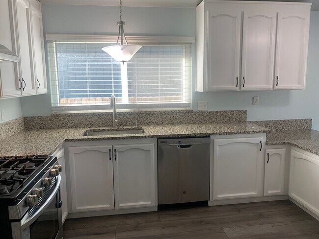 Building Photo - Beautifully Maintained Fairfield Home is A...