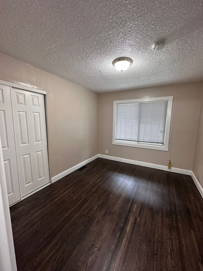 Building Photo - 01443