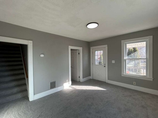 Building Photo - Charming & Move-In Ready in Lorain!