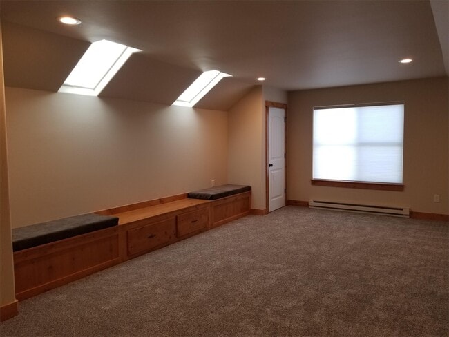 Building Photo - 4443 Glenwood Dr