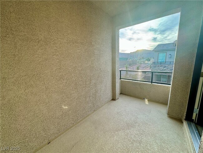 Building Photo - 337 Laurel Peak Dr